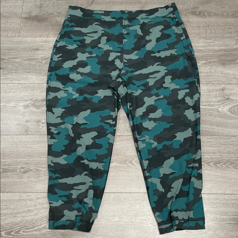 NWOT Lululemon Adapted High Rise Cropped Jogger Heritage 365 Camo Tidewater Teal